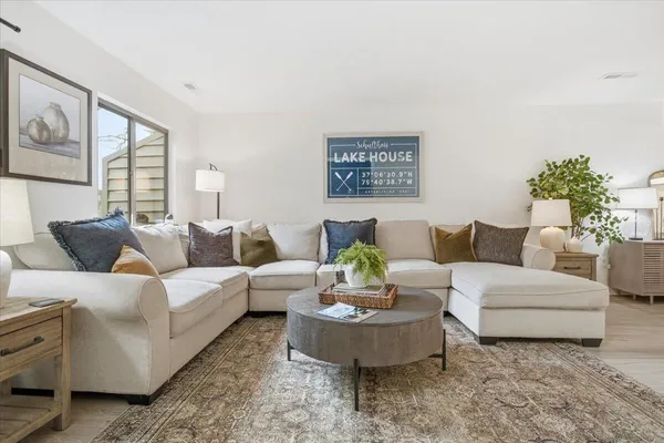 $599,000 | 219 Shoreline Drive, Unit 122, Moneta, VA 24121