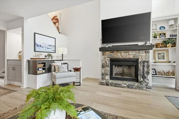 $599,000 | 219 Shoreline Drive, Unit 122, Moneta, VA 24121