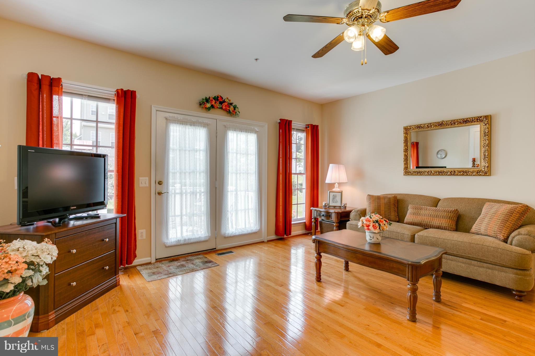8231 Academy Road, Unit 31 Ellicott City, MD 21043 - Photo 10 of 30 Living Room