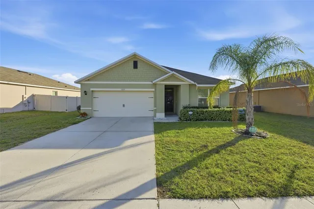 $2,100 | 2633 Grand Central Avenue, Tavares, FL 32778