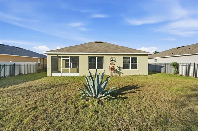 $2,100 | 2633 Grand Central Avenue, Tavares, FL 32778