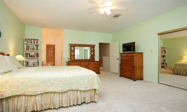 $137,000 | 17631 Red Oak Drive, Unit 7631, Houston, TX 77090