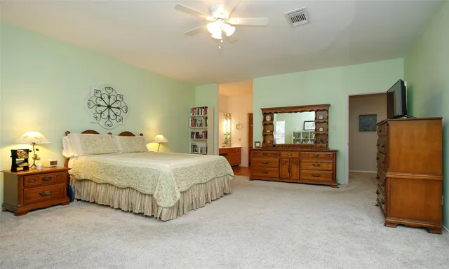 $137,000 | 17631 Red Oak Drive, Unit 7631, Houston, TX 77090