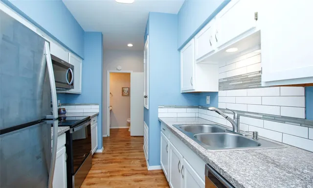 $137,000 | 17631 Red Oak Drive, Unit 7631, Houston, TX 77090