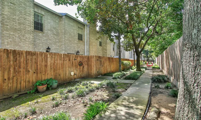 $137,000 | 17631 Red Oak Drive, Unit 7631, Houston, TX 77090