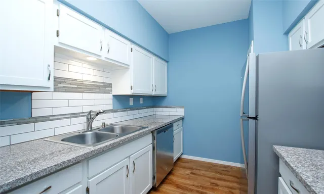 $137,000 | 17631 Red Oak Drive, Unit 7631, Houston, TX 77090