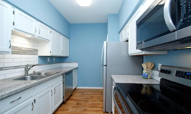 $137,000 | 17631 Red Oak Drive, Unit 7631, Houston, TX 77090