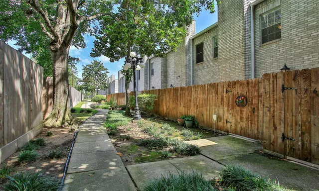 $137,000 | 17631 Red Oak Drive, Unit 7631, Houston, TX 77090