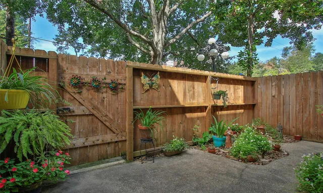 $137,000 | 17631 Red Oak Drive, Unit 7631, Houston, TX 77090