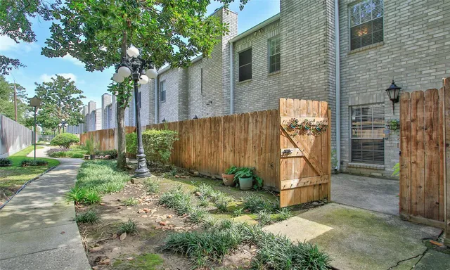 $137,000 | 17631 Red Oak Drive, Unit 7631, Houston, TX 77090