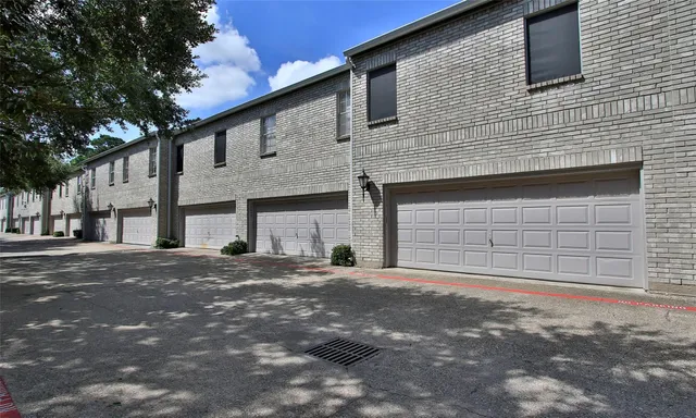 $137,000 | 17631 Red Oak Drive, Unit 7631, Houston, TX 77090