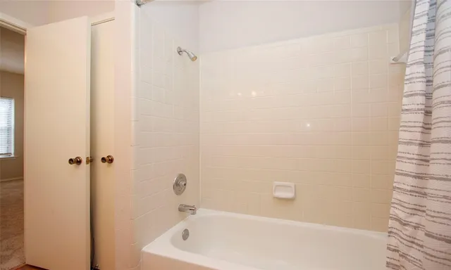 $137,000 | 17631 Red Oak Drive, Unit 7631, Houston, TX 77090