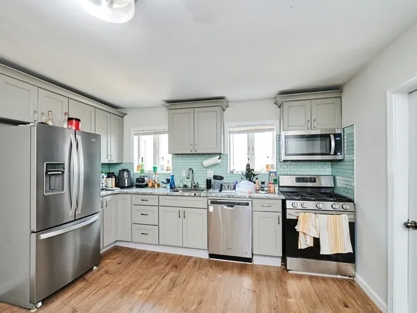 $6,500 | 241 E Street, Unit 1, Boston, MA 02127