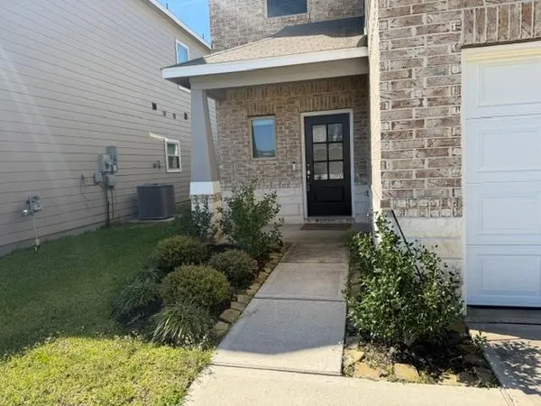 $2,400 | 1222 Obispo Court, Rosharon, TX 77583