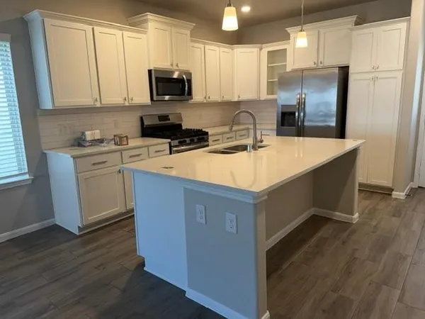 $2,400 | 1222 Obispo Court, Rosharon, TX 77583