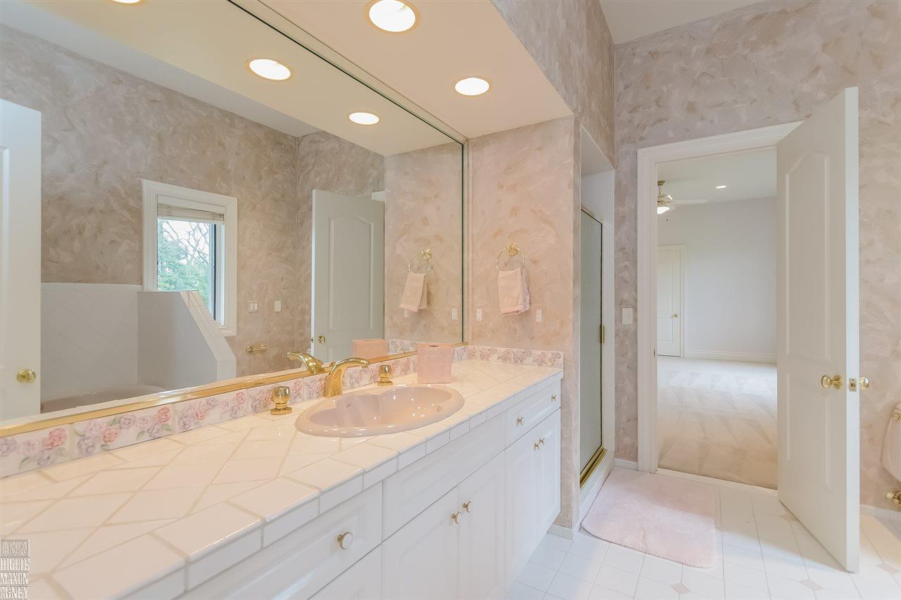 914 Lake Shore Road Grosse Pointe, MI 48236 - Photo 65 of 83 31290716-64.JPG