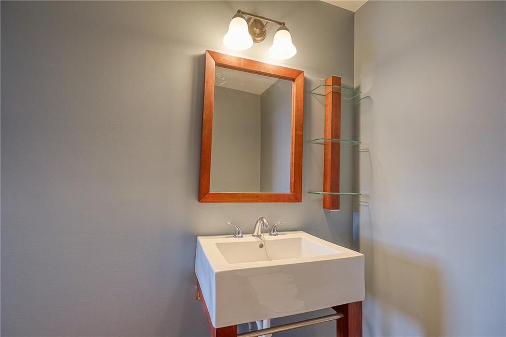 902 Island Avenue McKees Rocks, PA 15136 - Photo 6 of 20 Gallery Image 6