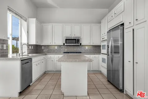 $11,500 | 16730 Calle De Catalina, Pacific Palisades, CA 90272