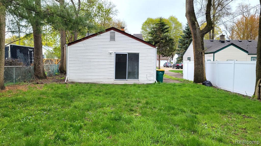 21227 Rensselaer Street Farmington, MI 48336 - Photo 3 of 13