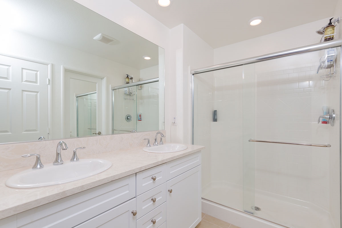 2770 Sparta Road, Unit 2 Chula Vista, CA 91915 - Photo 15 of 25 Clean Master Bathroom with Double Sinks!