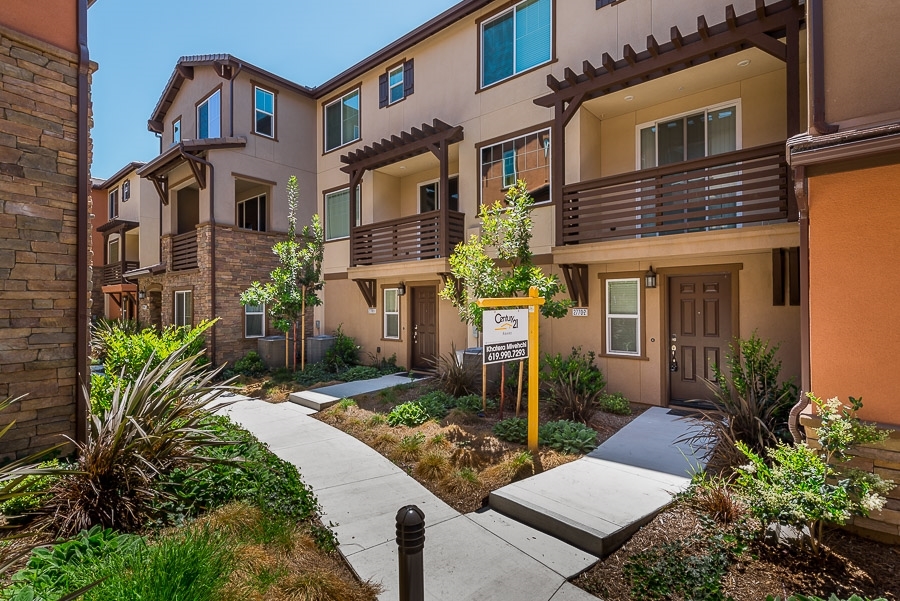 2770 Sparta Road, Unit 2 Chula Vista, CA 91915 - Photo 19 of 25 Walk into your new Home!