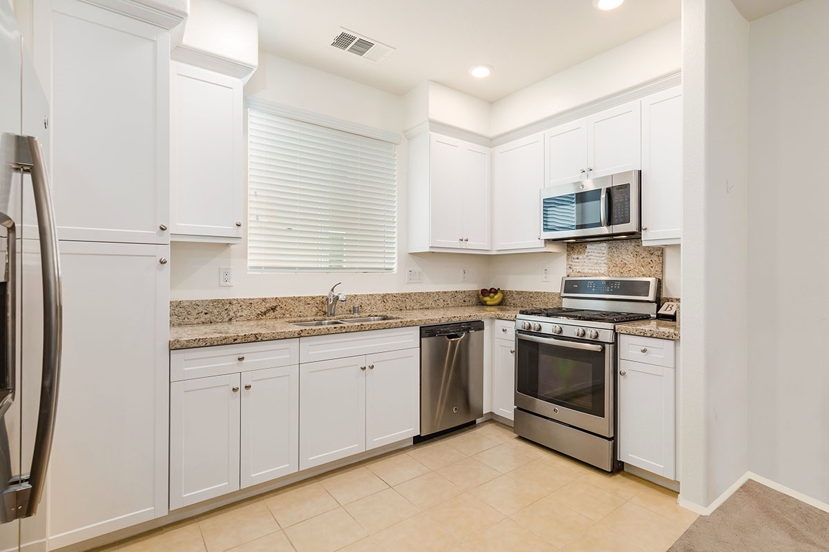 2770 Sparta Road, Unit 2 Chula Vista, CA 91915 - Photo 4 of 25 Large, Open Kitchen with Tons of GRANITE Counter Space, WHITE CABINETRY and STAINLESS APPLIANCES!