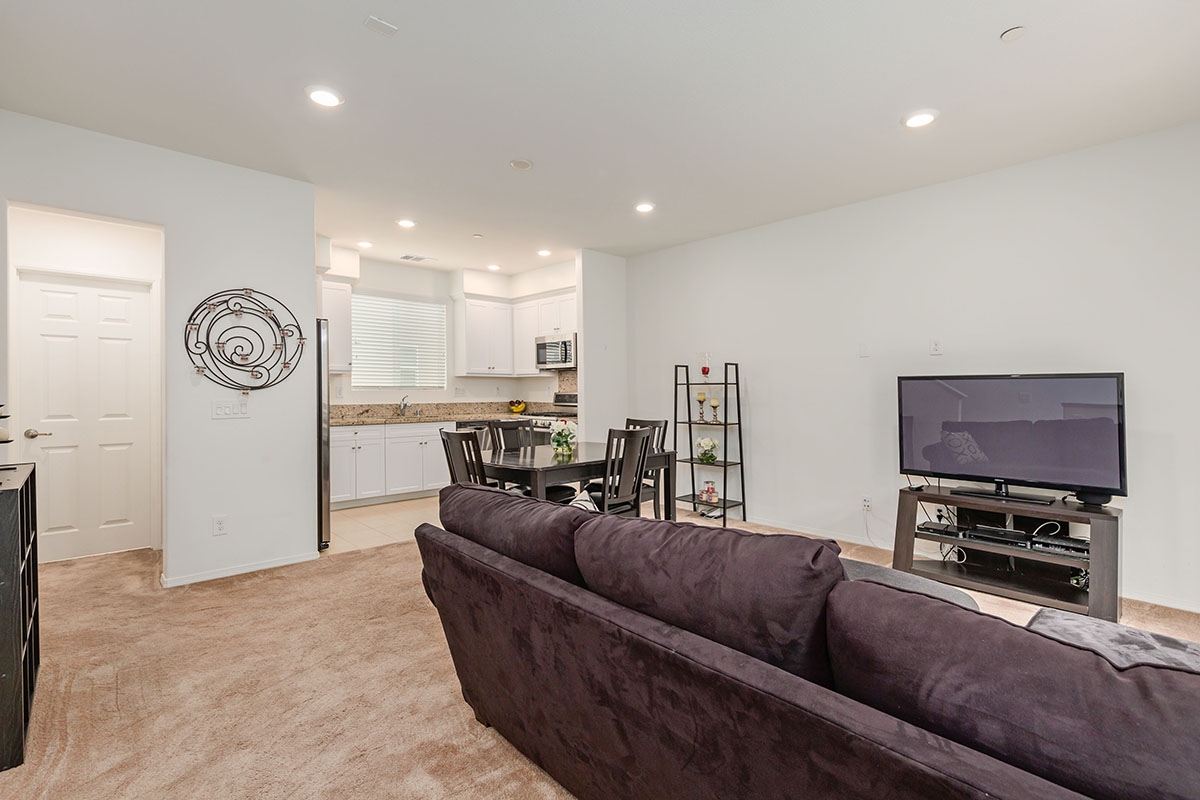 2770 Sparta Road, Unit 2 Chula Vista, CA 91915 - Photo 7 of 25 Spacious OPEN CONCEPT Living Area!