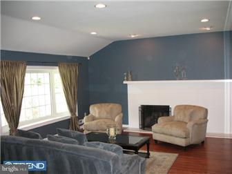 804 Hilltop Road Cinnaminson, NJ 08077 - Photo 3 of 12 Living Room