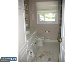 804 Hilltop Road Cinnaminson, NJ 08077 - Photo 10 of 12 Bathroom