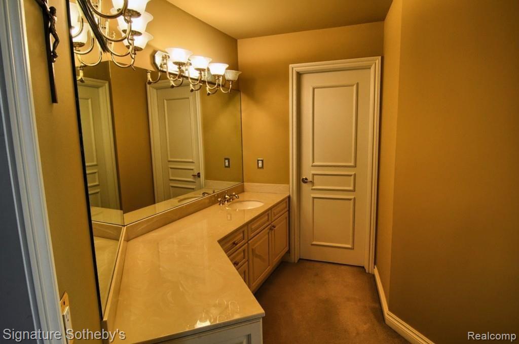 5645 Murfield Drive Rochester, MI 48306 - Photo 19 of 32 Master_Bedroom_Vanity.jpg