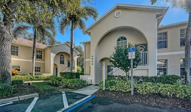$339,000 | 4240 Breezeway Boulevard, Unit 310, Sarasota, FL 34238