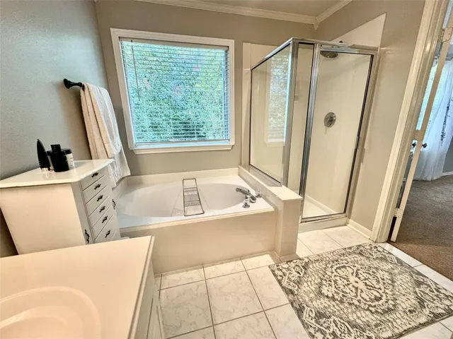 $2,400 | 195 Blushwood Place, The Woodlands, TX 77382