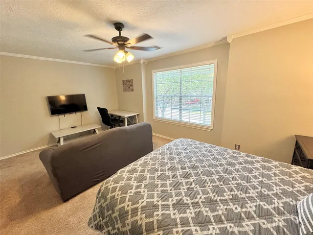 $2,400 | 195 Blushwood Place, The Woodlands, TX 77382