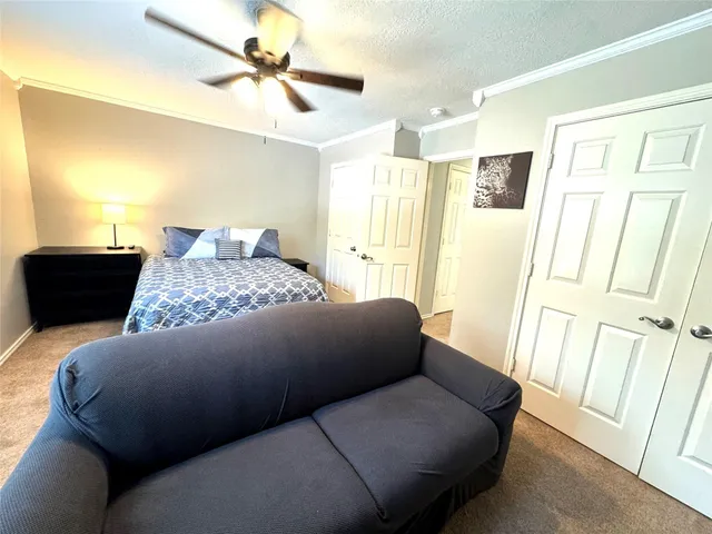 $2,400 | 195 Blushwood Place, The Woodlands, TX 77382