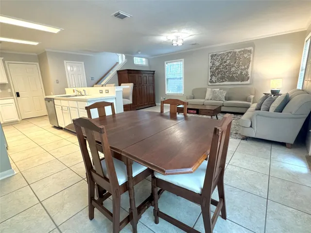 $2,400 | 195 Blushwood Place, The Woodlands, TX 77382