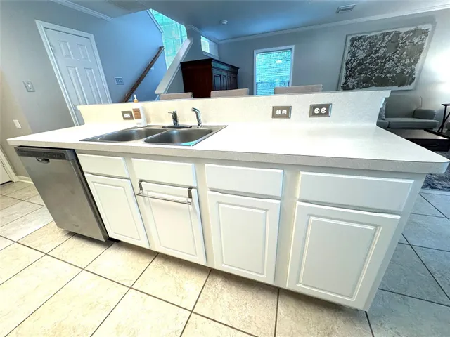 $2,400 | 195 Blushwood Place, The Woodlands, TX 77382