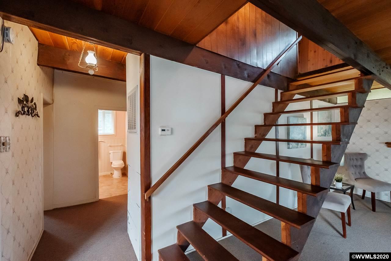 210 Walker Road Lebanon, OR 97355 - Photo 6 of 42 Gallery Image 6