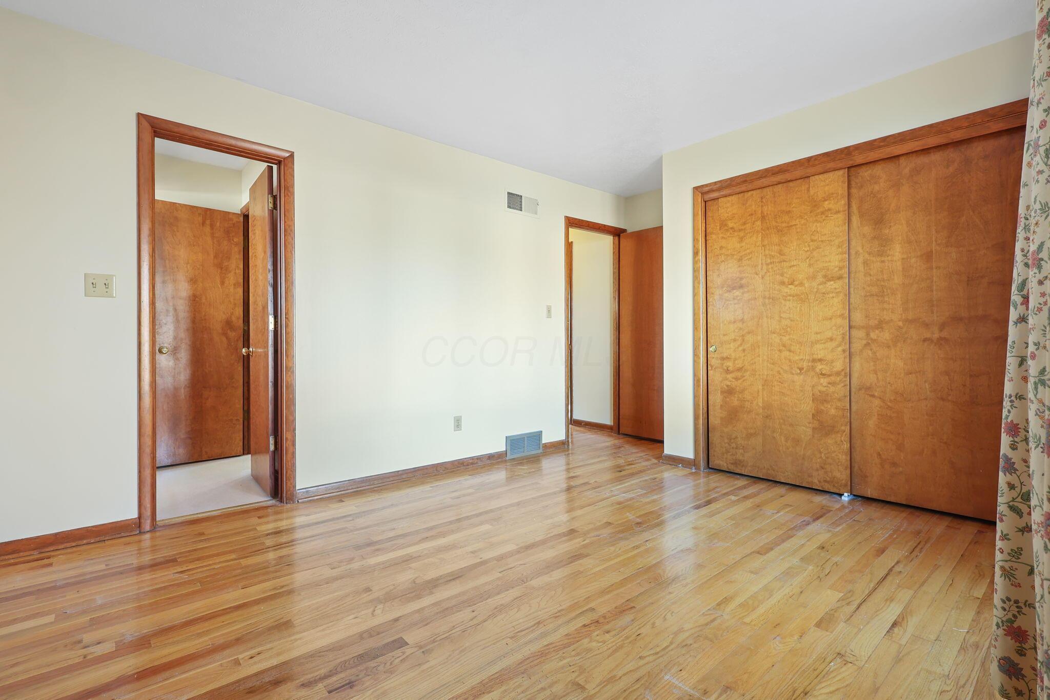 6066 Sandgate Road Columbus, OH 43229 - Photo 23 of 47 36-web-or-mls-G02A8614