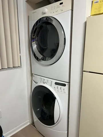 a close up view of a washer and dryer