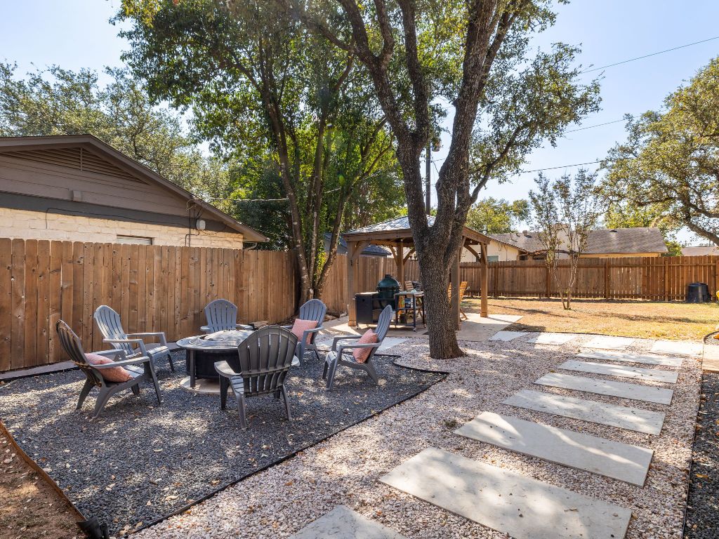 5001 Summerset Trail Austin, TX 78749 - Photo 6 of 11 a backyard of a house with table and chairs