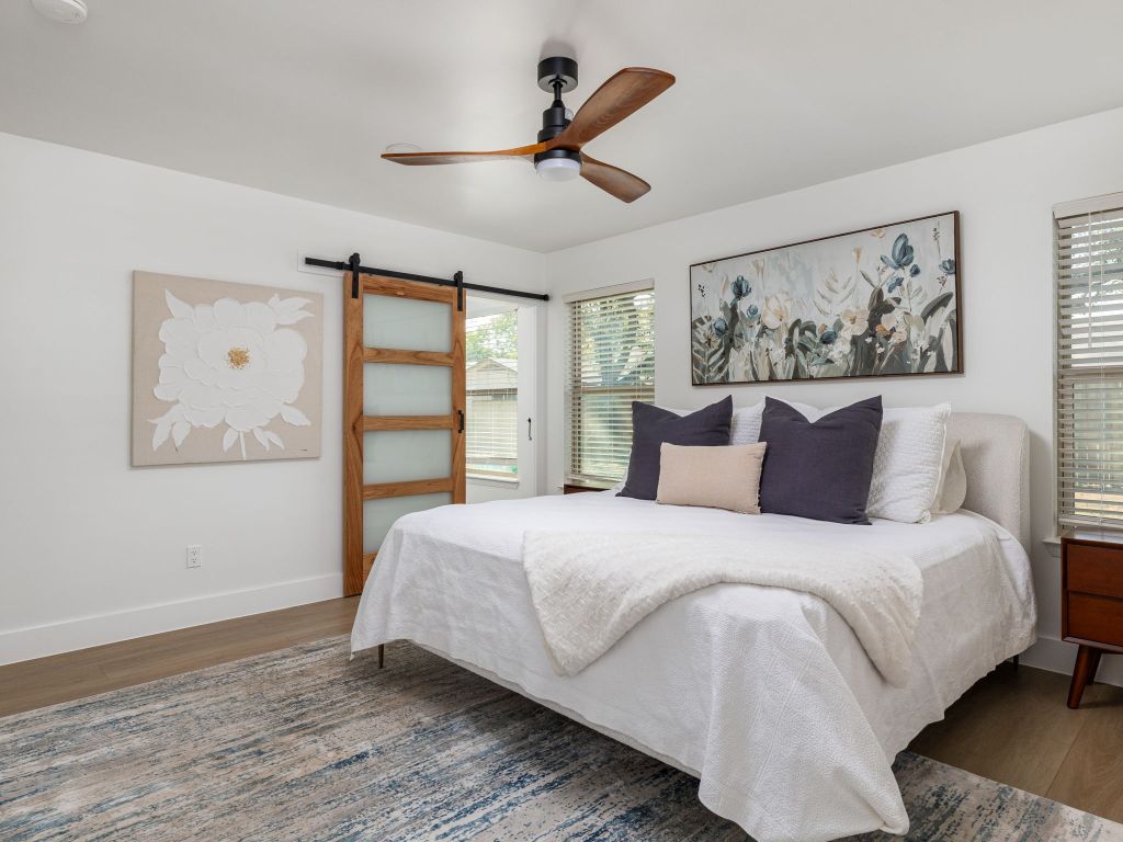 5001 Summerset Trail Austin, TX 78749 - Photo 8 of 11 a bedroom with a large bed and a window