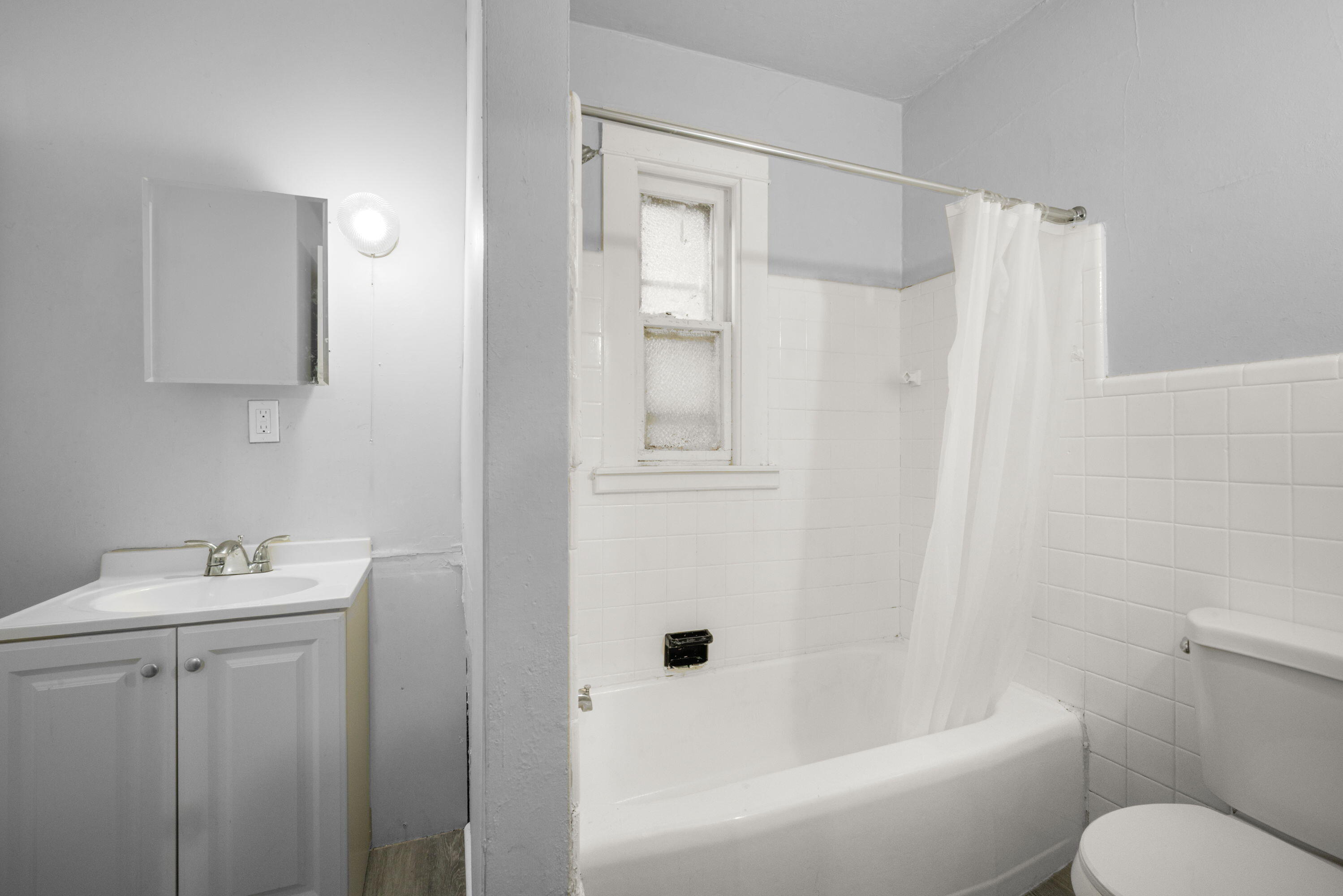 5622 North 36th Street Milwaukee, WI 53209 - Photo 12 of 21 12_imgDSC00038
