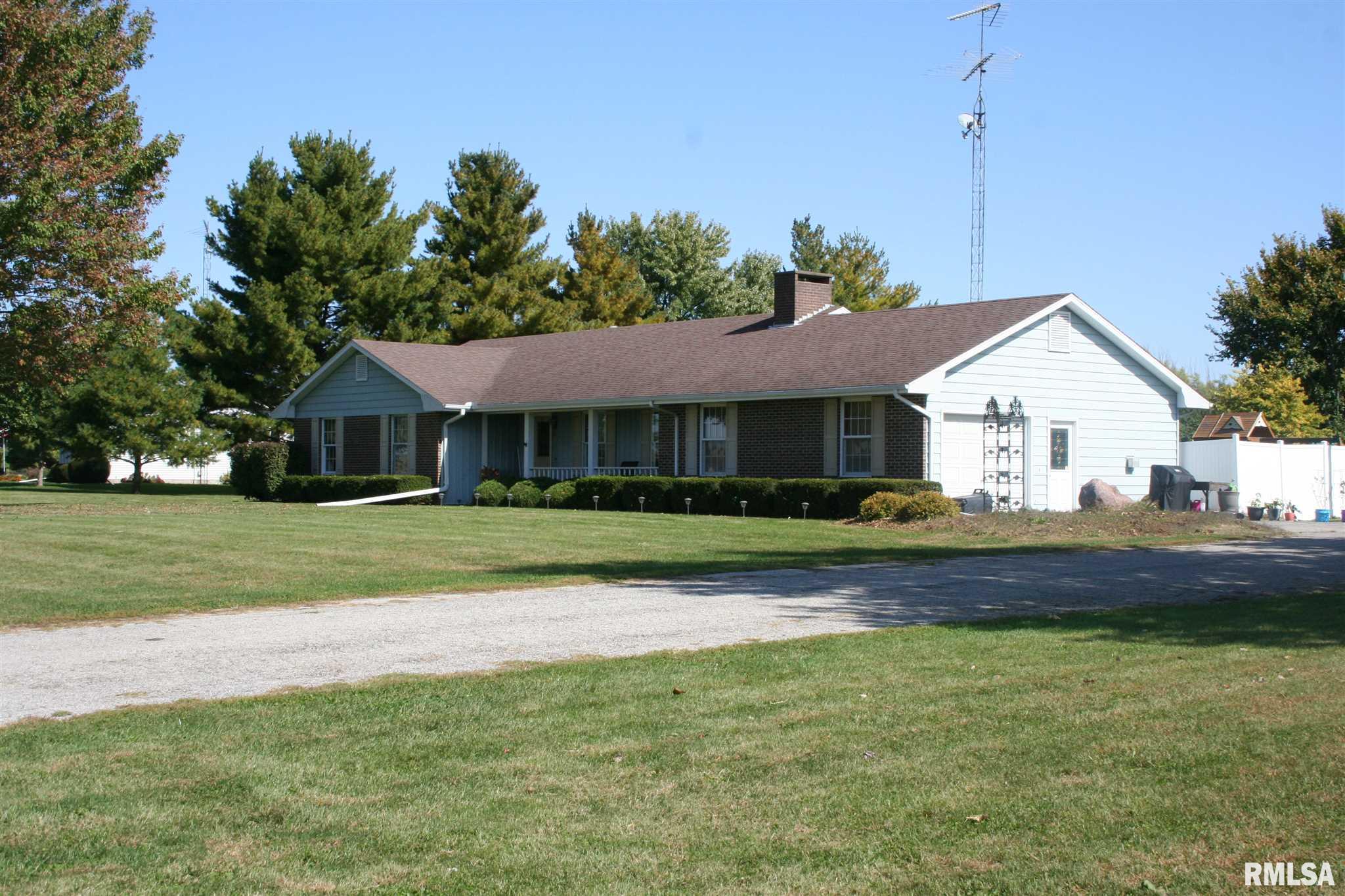 1225 China Road Macomb, IL 61455 - Photo 2 of 25