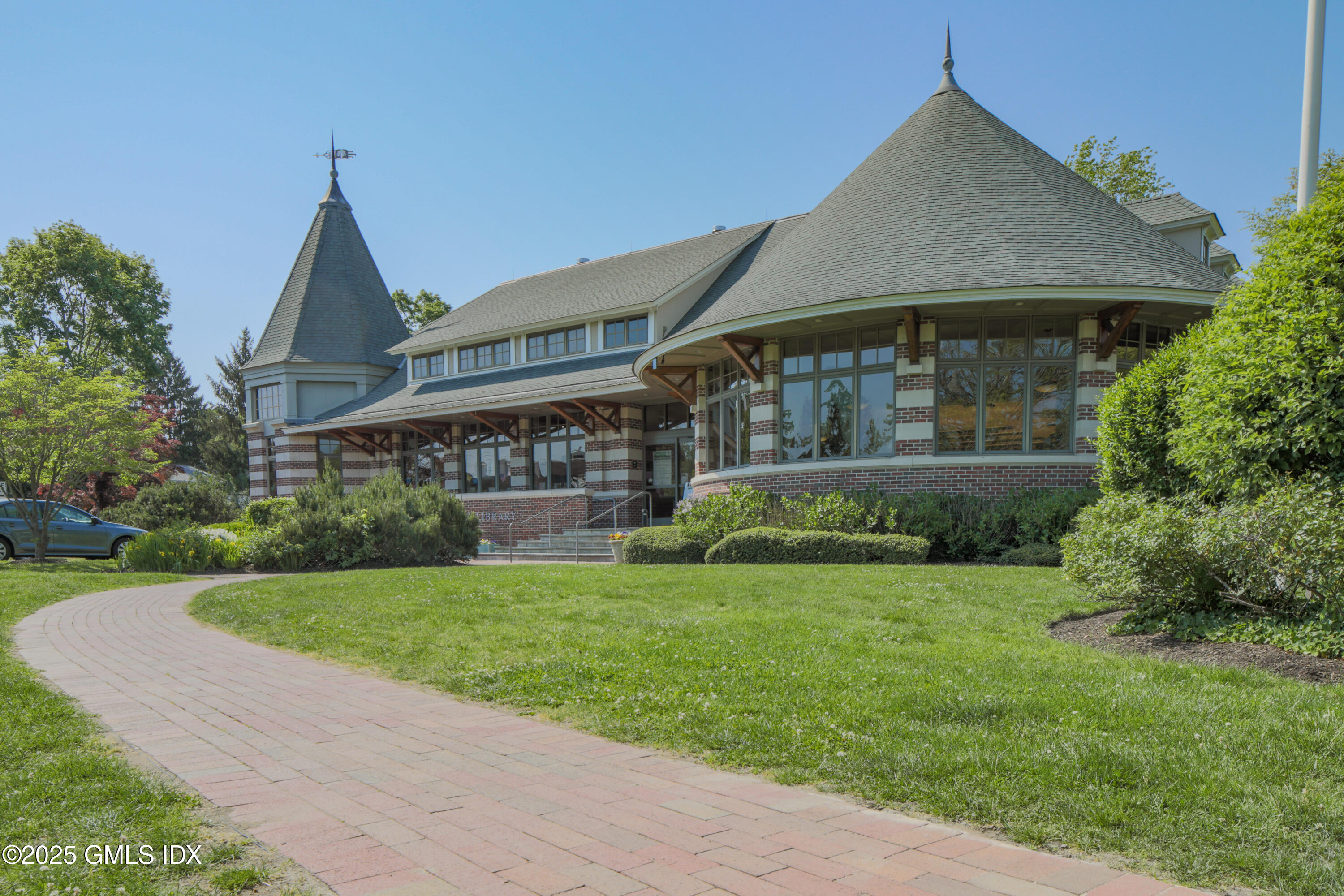 85 Strickland Road, Unit 2 Cos Cob, CT 06807 - Photo 22 of 26 a front view of a house with a garden