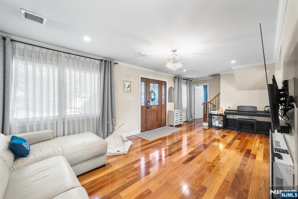 124 Crain Road Paramus, NJ 07652 - Photo 6 of 48