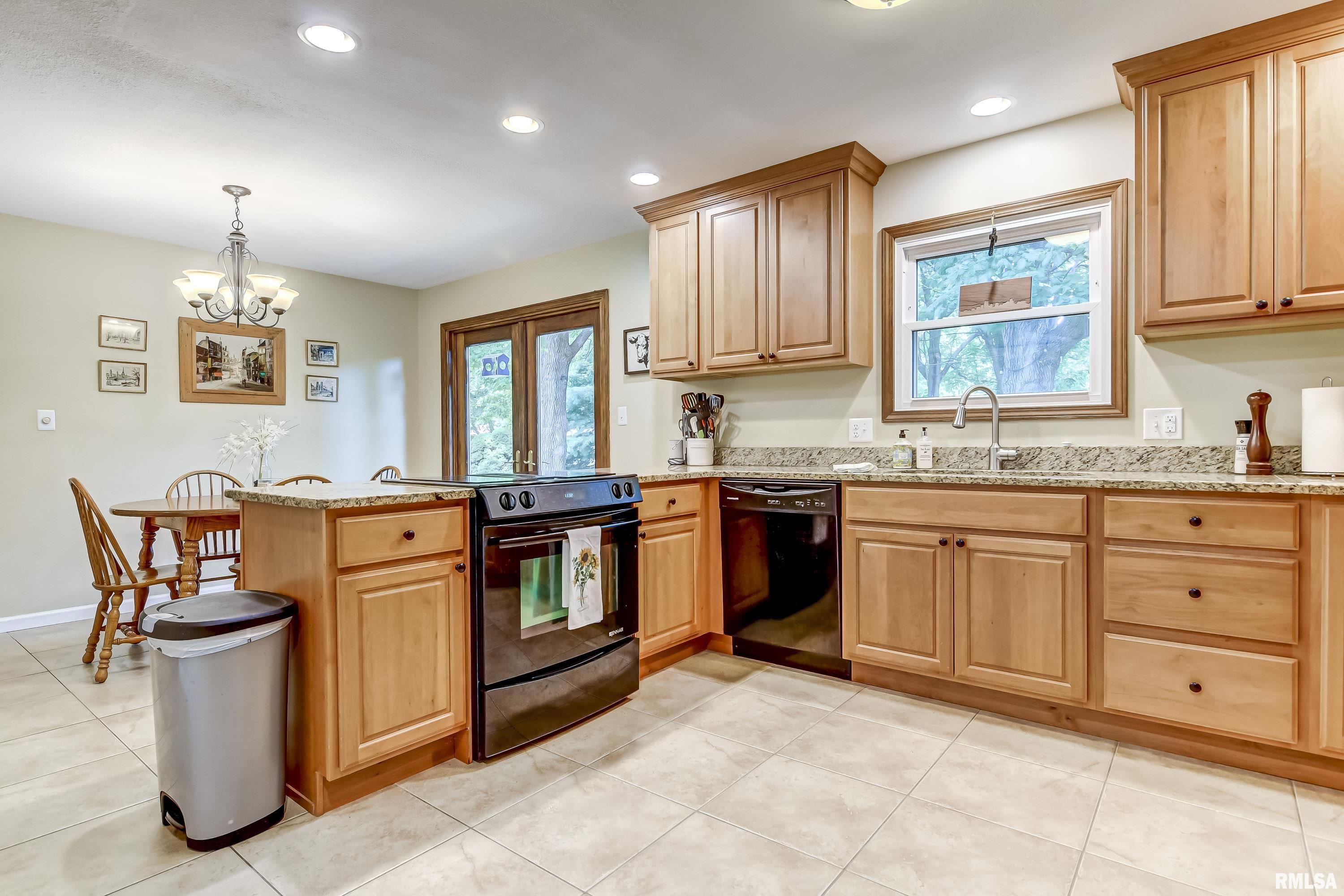 2537 Huntleigh Road Springfield, IL 62704 - Photo 8 of 35