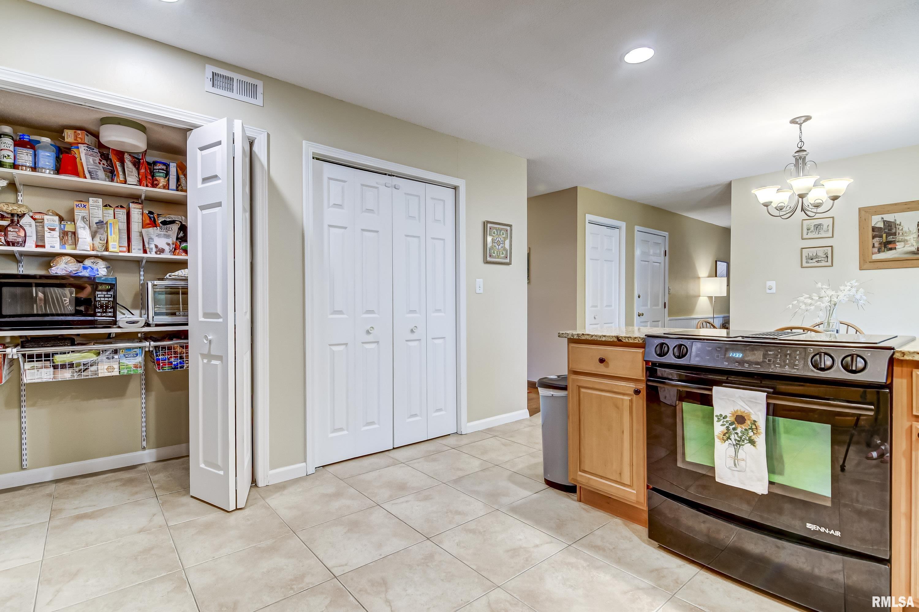 2537 Huntleigh Road Springfield, IL 62704 - Photo 10 of 35