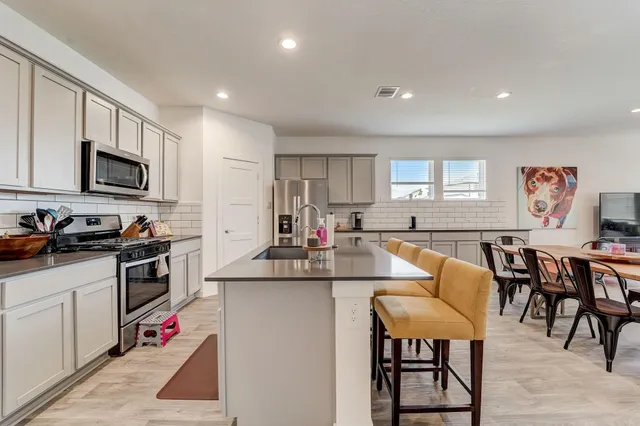 $445,000 | 14303 Autumn Creek Court, Conroe, TX 77384