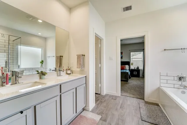 $445,000 | 14303 Autumn Creek Court, Conroe, TX 77384