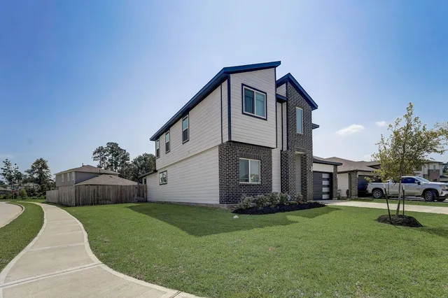 $445,000 | 14303 Autumn Creek Court, Conroe, TX 77384